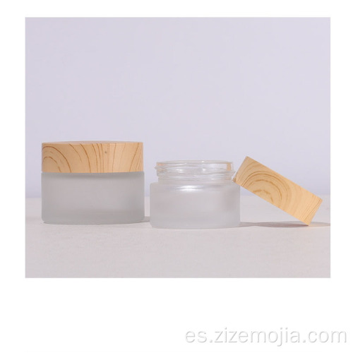 Tarro cosmético de vidrio esmerilado con tapa de color de bambú